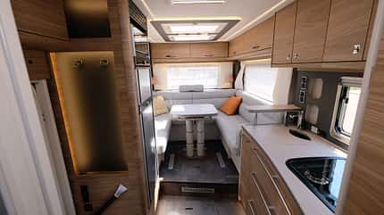 Dethleffs Alpa A 6820 (2024), Alkoven, Wohnmobil, Luxus-Wohnmobil Dethleffs Alpa A 6820 (2024) Interieur