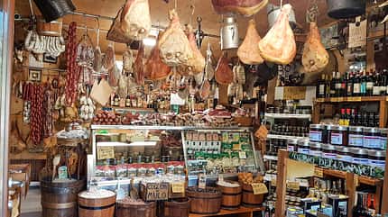 Feinkostgeschäft, Norcia, Schinken, Delikatessen Feinkostgeschäft, Norcia, Schinken, Delikatessen