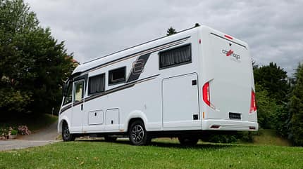 Heckansicht, integriertes Wohnmobil Heckansicht, integriertes Wohnmobil