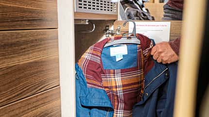 Kliederschrank, Jacke, tief platziert, Stange, Kleiderbügel Kliederschrank, Jacke, tief platziert, Stange, Kleiderbügel