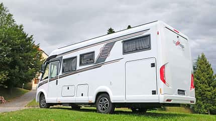 Carthago C-Tourer 145, Wiese, Heckpartie, Profilansicht Carthago C-Tourer 145, Wiese, Heckpartie, Profilansicht