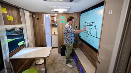 Home Office Caravan, mobiles Arbeiten, digitale Nomaden, Studie Home Office Caravan, mobiles Arbeiten, digitale Nomaden, Studie