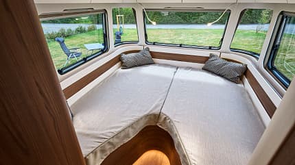 Eriba Touring 827 Eriba Touring 820 vs. Airstream 648 International f