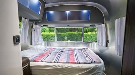 Airstream 648 International Eriba Touring 820 vs. Airstream 648 International f