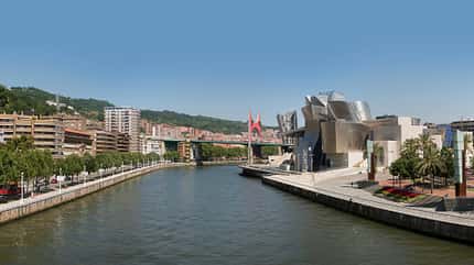 Leisure Activity,Employment Issues,Titanium,Arranging,Guggenheim Museum Bilbao,Bilbao,Vizcaya Province,Facade,Solomon R. Guggenheim Museum,Illuminated,Curve,Styles,Creativity,Origins,Journey,Futuristic,Idyllic,Modern,Famous Place,Business,Architecture,Travel Destinations,Vacations,Outdoors,Horizontal,Architect,Tourist,Spain,Pays Basque,Europe,Reflection,Night,Sunrise - Dawn,Estuary,River,Museum,Public Building,Road,Town Square,Built Structure,Cityscape,City,Design,euskadi,ghery,ria,urbe,Nervion River,Estuary Of Bilbao,Frank Ghery Bilbao, Spain