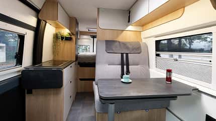 Mooveo Light Van 60 DB, Küchenzeile, Bett, Esstisch