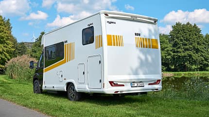 Frankia Now 7.0 L, Heck, grau, weiss, gelbe Details, Natur, Straße