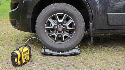 Nivellierhilfe Nivellierhilfe f
