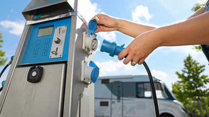 Leserumfrage Strom im Wohnmobil, Elektro, Landstrom, Autarkie Leserumfrage Strom im Wohnmobil