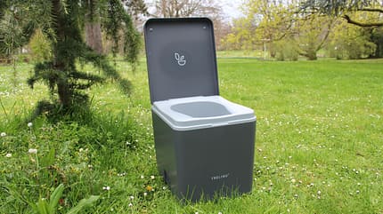 Trelino Evo, Trenntoilette, Grautöne, aufgebaut Trelino Evo, Trenntoilette, Grautöne, aufgebaut