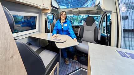 Sitzgruppe, Tisch, Frau Sitzgruppe, Tisch, Frau
