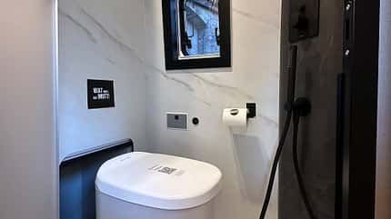 Loef Van News Loef Van Toilette