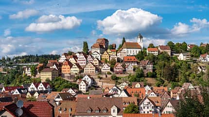 FachwerkŠuser, Altes Schloss, BŠume, Wolken FachwerkŠuser, Altes Schloss, BŠume, Wolken