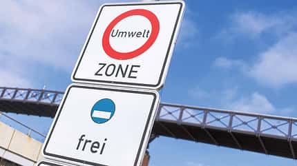 transport,straen,zone,umweltschutz,lkw,stdte,schild,verbot,brcke,stvo,verkehr,himmel,deutschland,lnder,deutsche,hinweisen,hinweisschilder,bugeld,hinweis,neu,bund,umweltzone,deutschen,strafe,verkehrsminister,orte,auto,plakette,nachrichten,news Wann und wo neue Einfahrtsverbote drohen, steht derzeit noch nicht fest.
