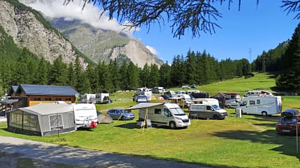 Campingvans, Zelt, HŠuschen, NadelbŠume, Berge, Himmel