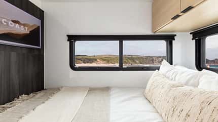 Caravan, international, Wohnwagen, USA, Hersteller, Aero Build Werbefotografien des Herstellers zeigen den Lifestyle-Caravan Coast Model 1 von innen und von außen