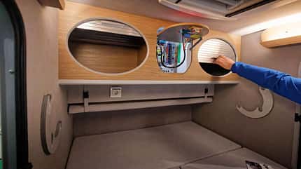 Caretta 1500, CMT, 2024, Wohnwagen, Teardrop, Tibor, Nachbesserung, Dachzelt Bilder des neuen Carette 1500 auf der CMT 2024 mit Redakteur CARAVANING