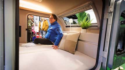 Caretta 1500, CMT, 2024, Wohnwagen, Teardrop, Tibor, Nachbesserung, Dachzelt Bilder des neuen Carette 1500 auf der CMT 2024 mit Redakteur CARAVANING