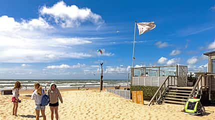 Sandstrand, Meer, Menschen, Himmel, Treppen, Fahne