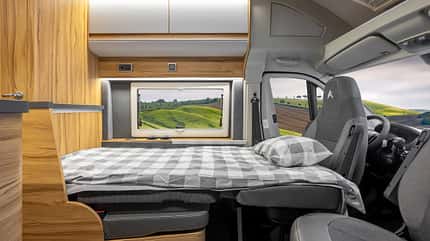 affinity, three, campervan Affinity Three - Bett