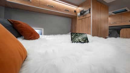 Campingbus-Neuheit, Globetraveller, 2Z Campingbus Globetraveller 2Z Oberschränke und Fernsehhalterung