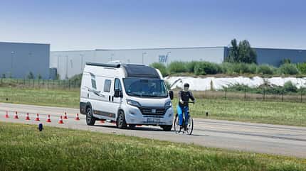 Bremsassistent, Fahrrad, Wohnmobil Symbolbild, Wohnmobil, Fahrrad, Bremstest