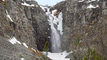 Wasserfall, Felsen, Schnee, Himmel Wasserfall, Felsen, Schnee, Himmel