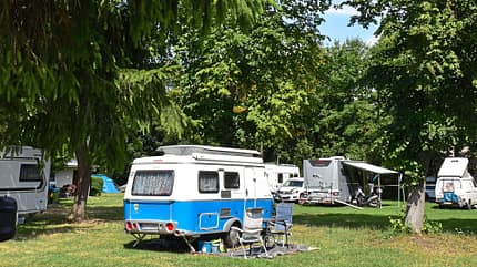 BŠume, Wiese, Caravans, StŸhle BŠume, Wiese, Caravans, StŸhle