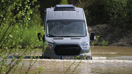 Sunlight Cliff 4x4, Ford Transit, Offroad-Campingbus, Praxistest Sunlight Cliff 4x4 Ford Transit Wasserdurchfahrt
