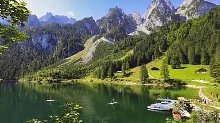 See, Berge, Wiese, Menschen See, Berge, Wiese, Menschen