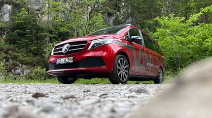 Pössl, Campstar, Dauertester, Urlaub Pössl Campstar Dauertester vor einem alten Gebäude