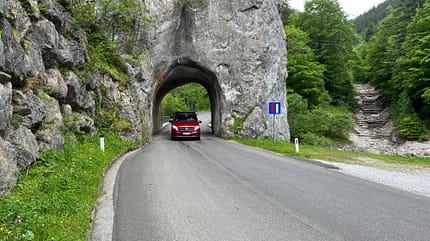 Pössl Campstar Dauertester, fährt durch einen Tunnel Pössl Campstar Dauertester, fährt durch einen Tunnel
