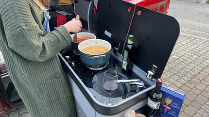 Pössl Campstar Dauertester, Küchenblock von oben, draußen Pössl Campstar Dauertester, Küchenblock von oben, draußen