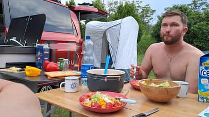 Pössl Campstar Dauertester, Abendessen vorm Camper Pössl Campstar Dauertester, Abendessen vorm Camper
