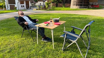 Bauernwinter, Abendessen auf dem Rasen Bauernwinter, Abendessen auf dem Rasen