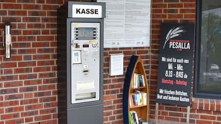 Kassenautomat, Ziegelwand Kassenautomat, Ziegelwand