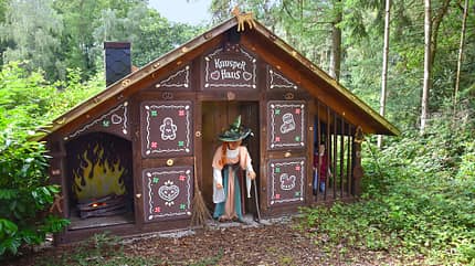 Lebkuchenhaus, Hexen Figur, BŠume, BŸsche Lebkuchenhaus, Hexen Figur, BŠume, BŸsche