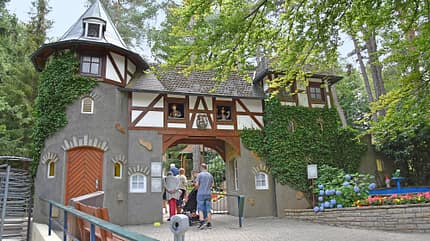 Burg, Familie, BŠume, Blumen Burg, Familie, BŠume, Blumen