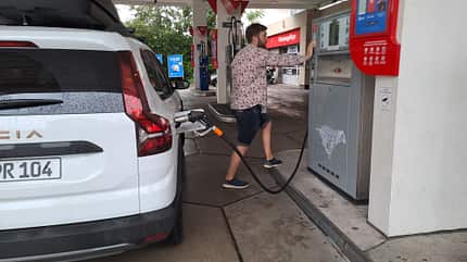 Dacia, Jogger, Microcamper, Car-Camping, Campingmodul, Dachbox, LPG Tanken an der Tankstelle, LPG Zapfsäule