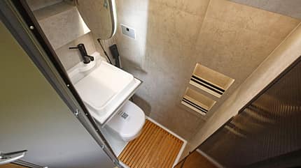 Globe-Traveller Falcon 2Z (2025) Globe-Traveller Falcon 2Z (2025) f