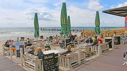 Bar, Strand, Schirme, Meer, Horizont, Himmel, Menschen