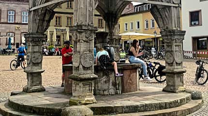 Marktbrunnen, Menschen, FahrrŠder, Marktplatz Marktbrunnen, Menschen, FahrrŠder, Marktplatz
