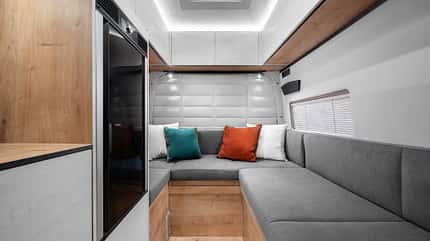 Globe-Traveller Falcon 2YS Globe-Traveller Falcon 2YS