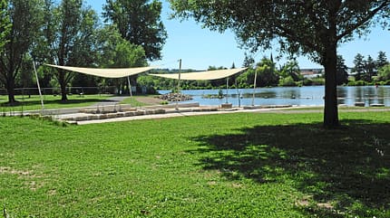 Mainufer, Badebucht, Gras,  BŠume, Wasser, Himmel