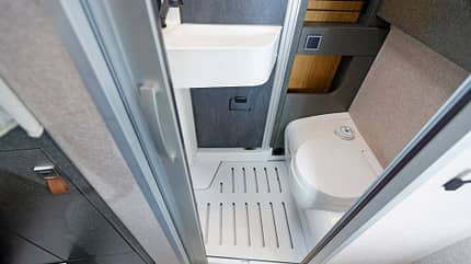 Knaus Van TI Plus 650 MEG Platinum 4x4, Hymer ML-T 570 Crossover Knaus Van TI Plus 650 MEG Platinum 4x4, Hymer ML-T 570 Crossover