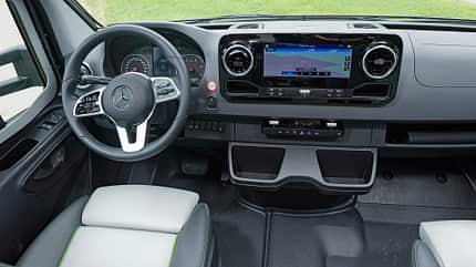 Knaus Van TI Plus 650 MEG Platinum 4x4, Hymer ML-T 570 Crossover Knaus Van TI Plus 650 MEG Platinum 4x4, Hymer ML-T 570 Crossover