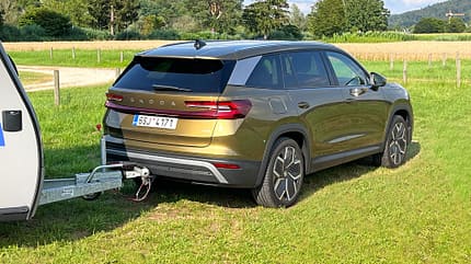 Skoda Kodiaq, Heck, Caravan, Gras, Bäume Skoda Kodiaq, Heck, Caravan, Gras, Bäume