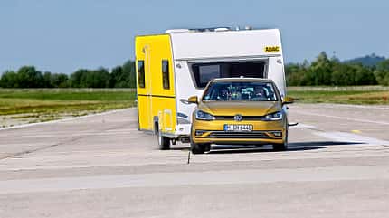 Auto, Caravan, Stra§e, BŠume Auto, Caravan, Stra§e, BŠume