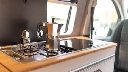 Campermeyer, Vito, Modelljahr 2025, Campingbus, Espressokocher, Herd Campermeyer Vito (2025) Herd kocht Espresso