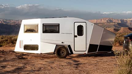 Polydrops, P21, Wohnwagen, Aerodynamischer Trailer, USA, Caravan, Fancy Caravan, Seitenansicht Polydrops P21 (Q4 2024) Ganzer Trailer im Gespann